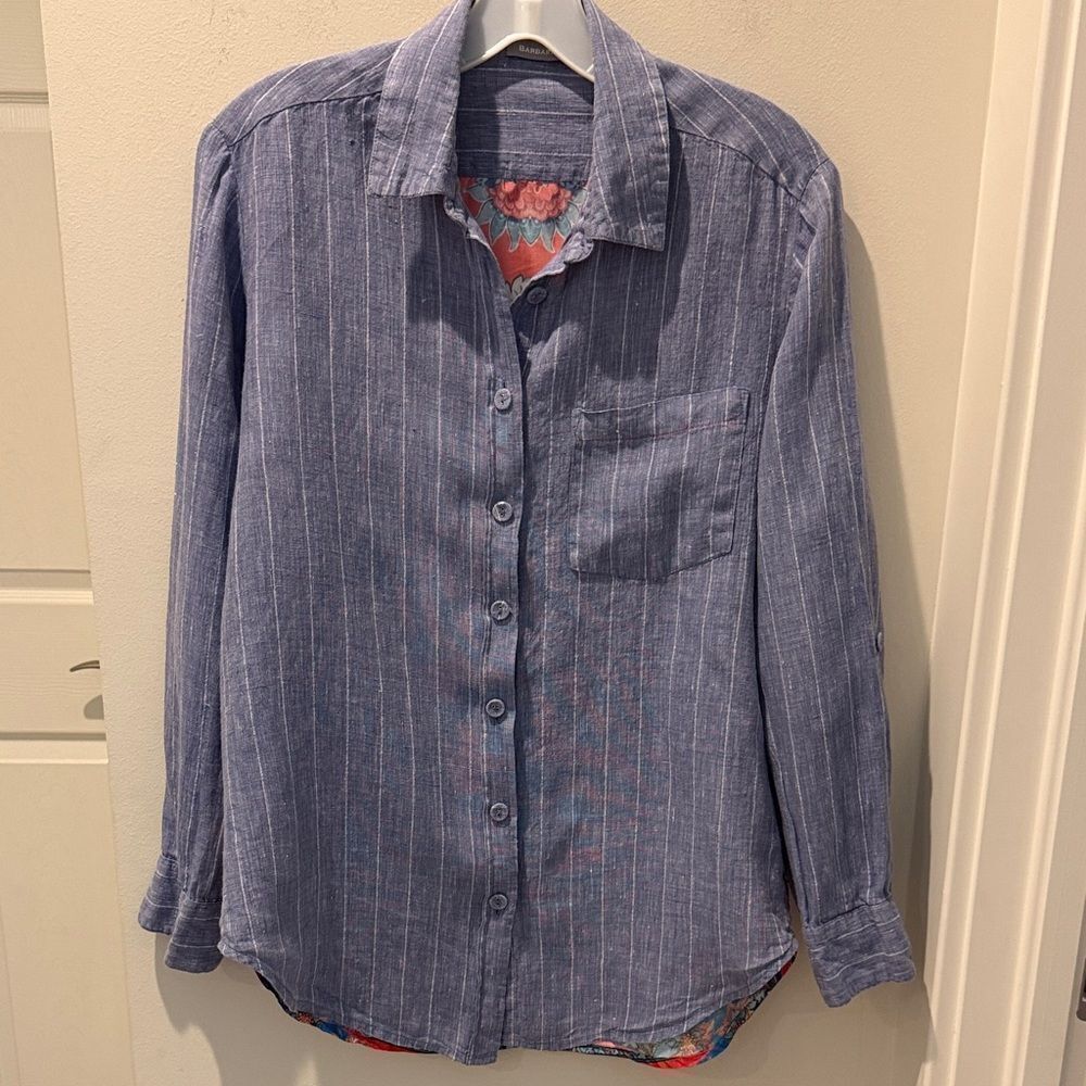 Barbara Katz Women's Blue Striped Button Down Shirt with a floral print back M